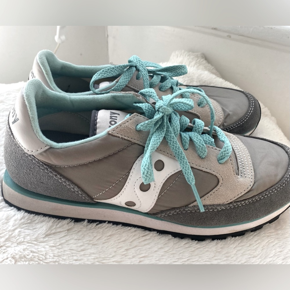 SAUCONY Jazz LowPro. Gray and Teal. Excellent Used Condition. Women’s 7.5